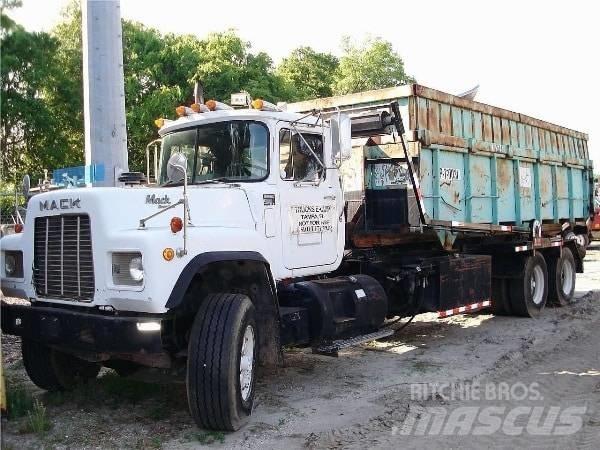 Mack RD 686 S Popelářské vozy