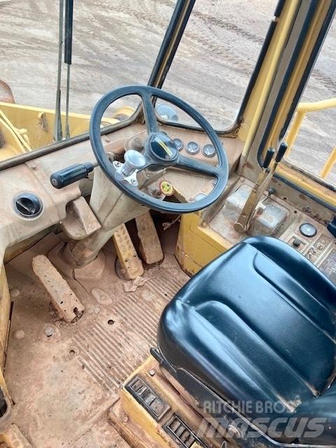 CAT 950 B Kolové nakladače