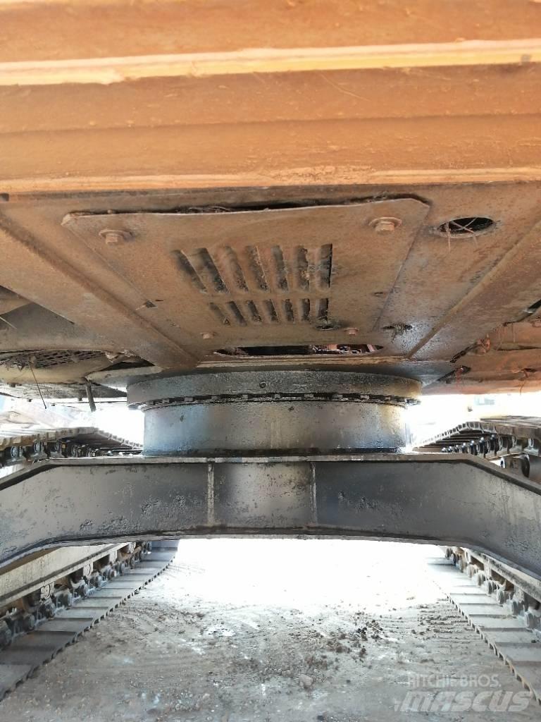 Hitachi EX 120 Pásová rýpadla