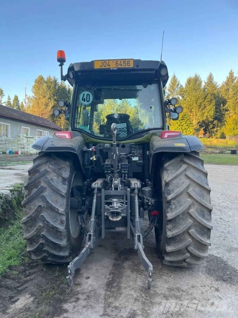 Valtra G 135 Traktory