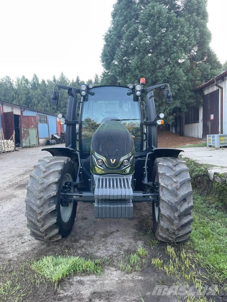 Valtra G 135 Traktory