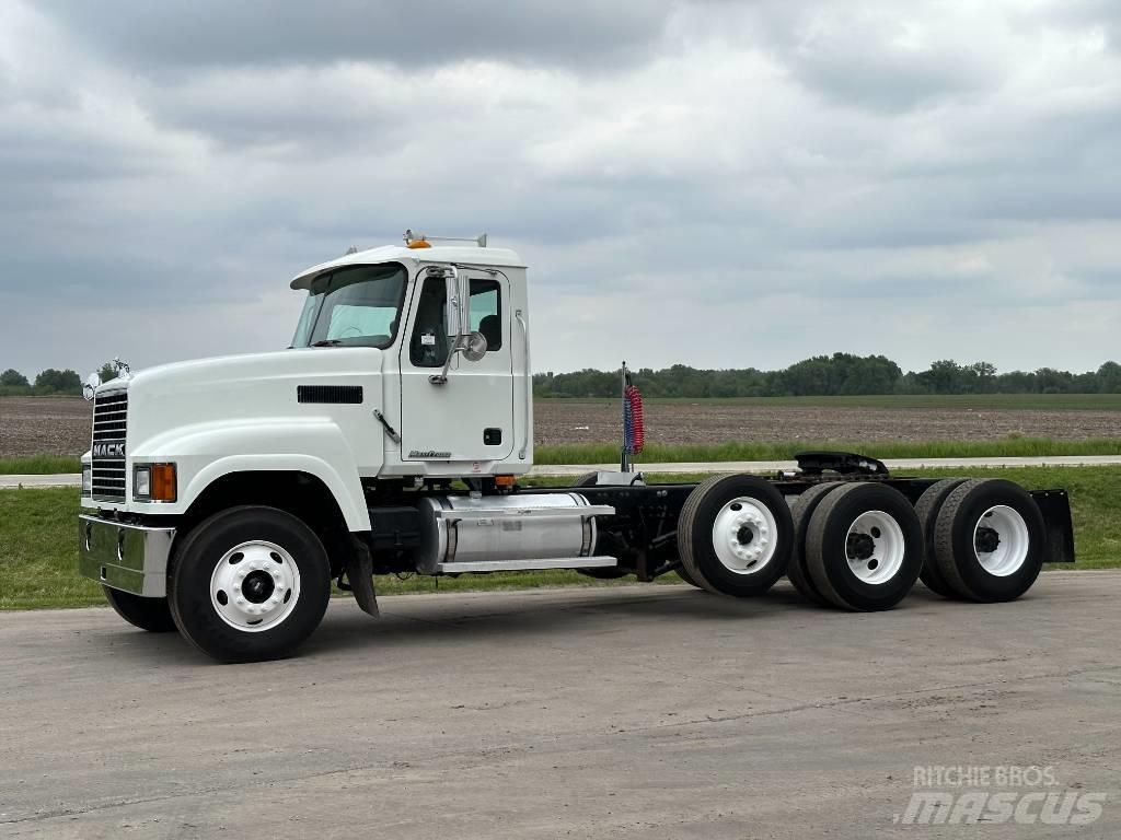 Mack CHN 613 Tahače