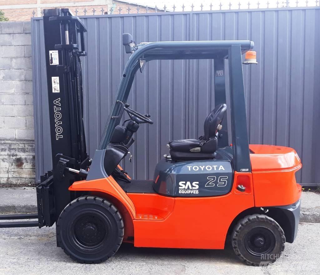 Toyota 02 7 FDF 25 Dieselové vozíky
