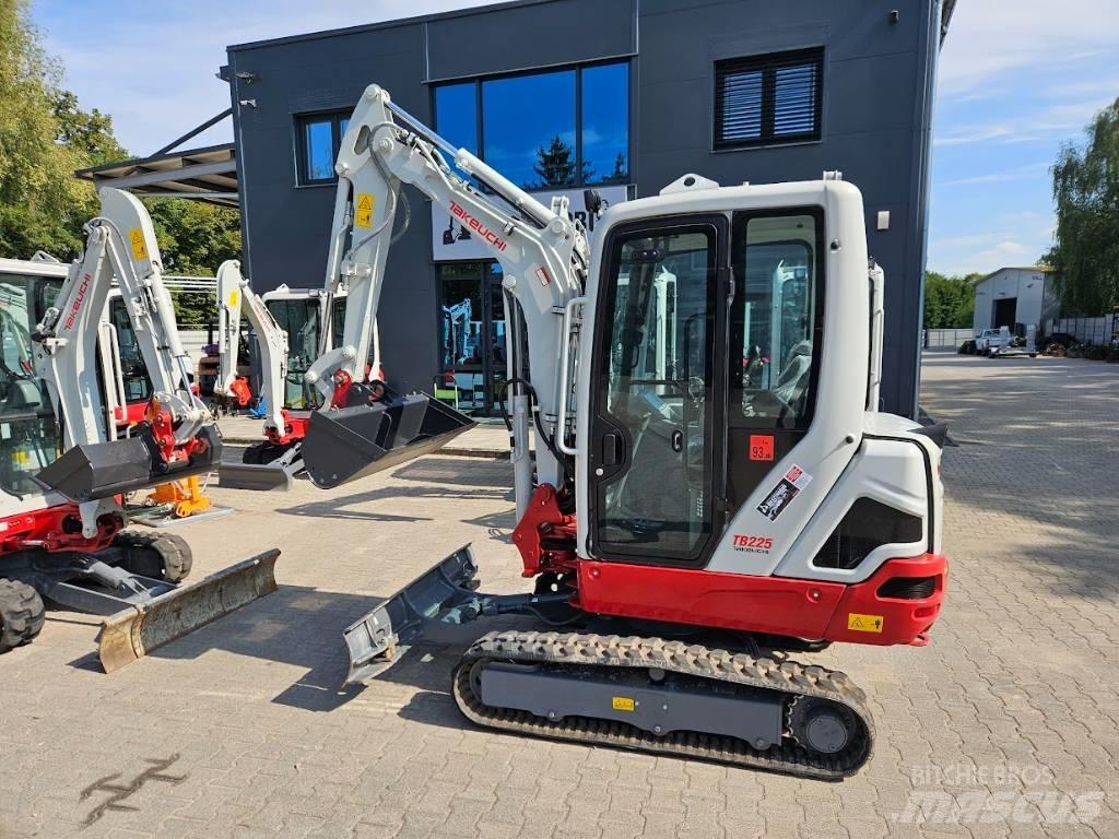 Takeuchi TB225 V0 Mini rýpadla < 7t