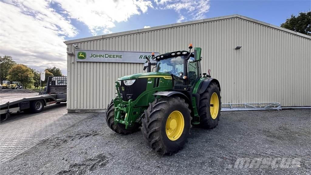 John Deere 6R215 Traktory