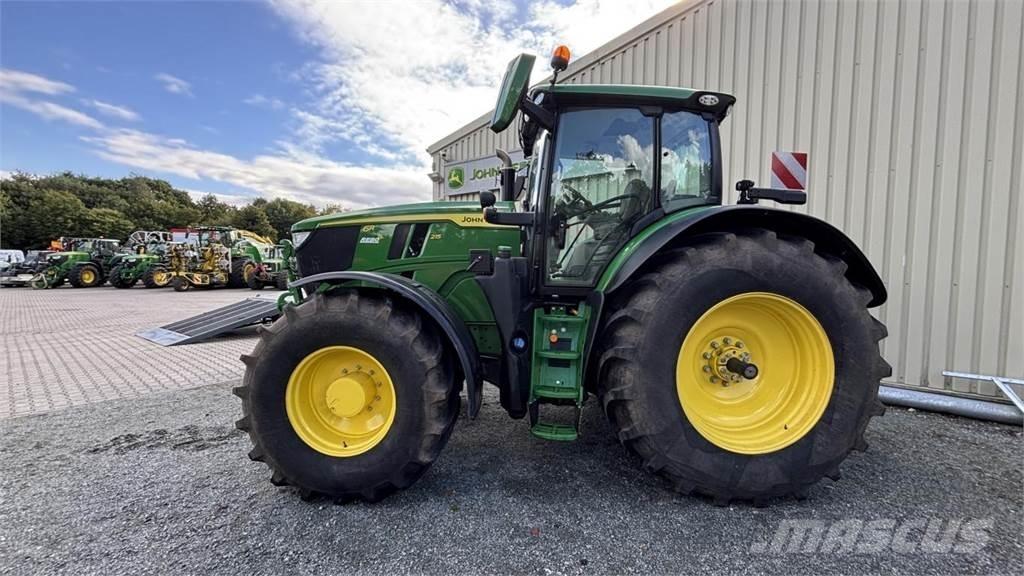 John Deere 6R215 Traktory