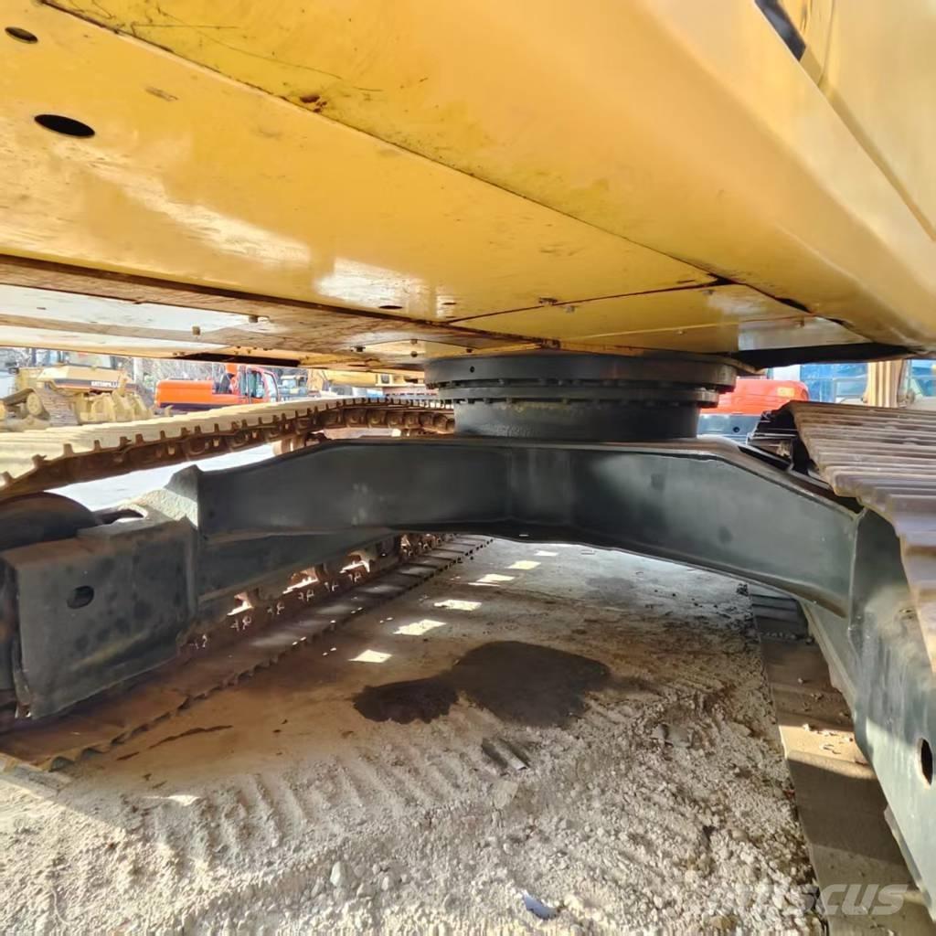 Komatsu PC 200-7 Pásová rýpadla