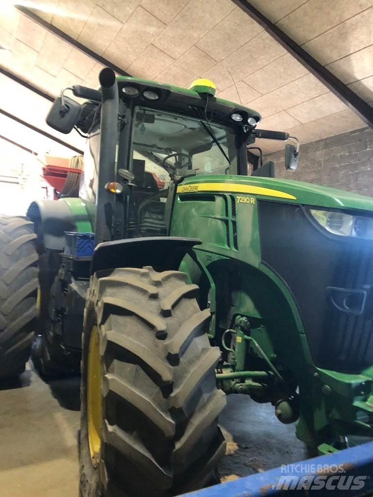 John Deere 7230 R Traktory