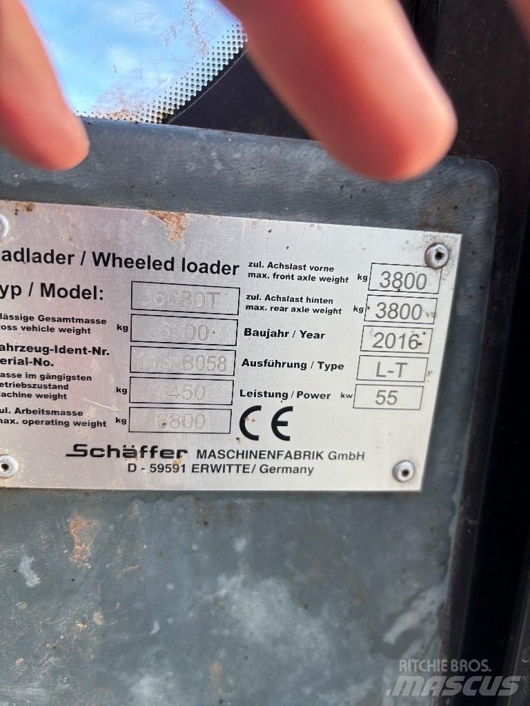 Schäffer 6680 T Teleskopické kolové nakladače
