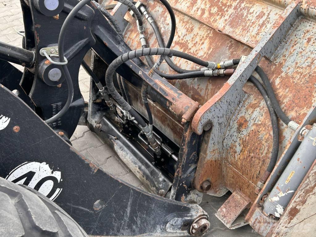 JCB 409 AGRI Kolové nakladače