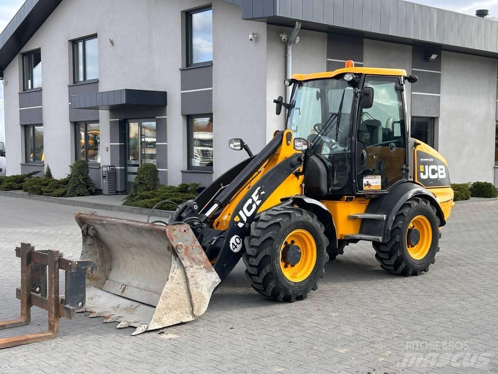 JCB 409 AGRI Kolové nakladače