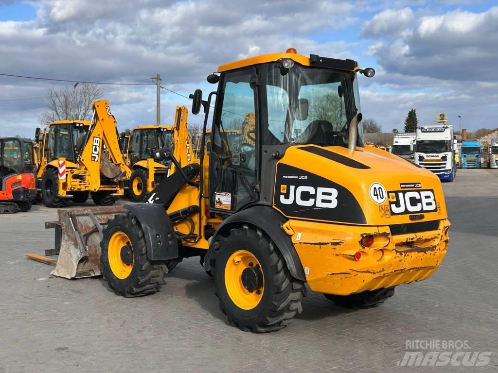 JCB 409 AGRI Kolové nakladače