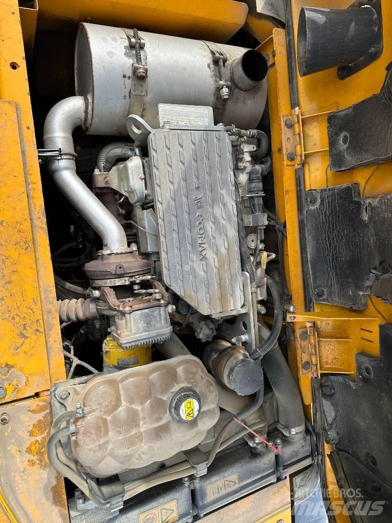 JCB JS 130 LC Pásová rýpadla