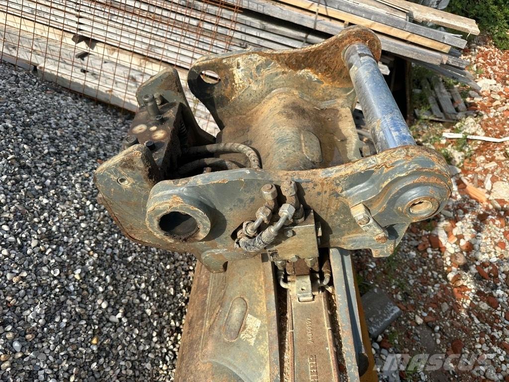 Liebherr R 922 Pásová rýpadla