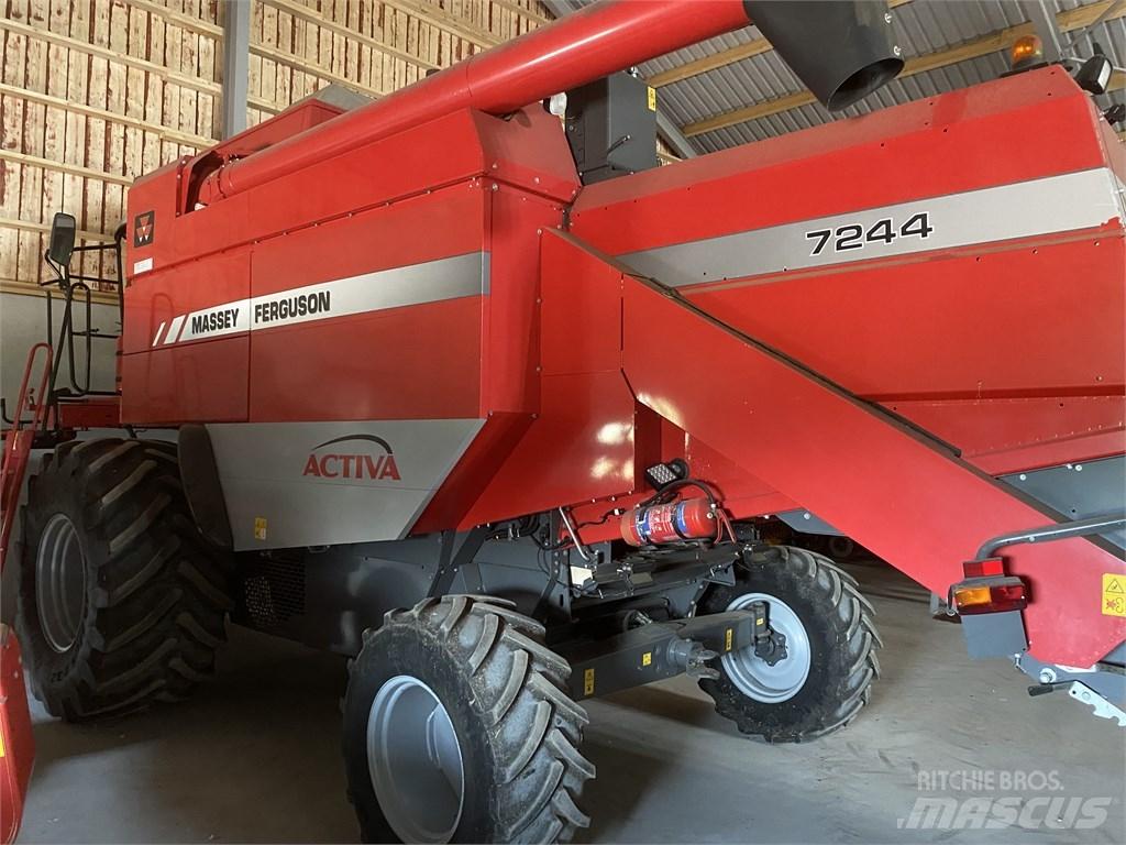Massey Ferguson 7244 Sklízecí mlátičky