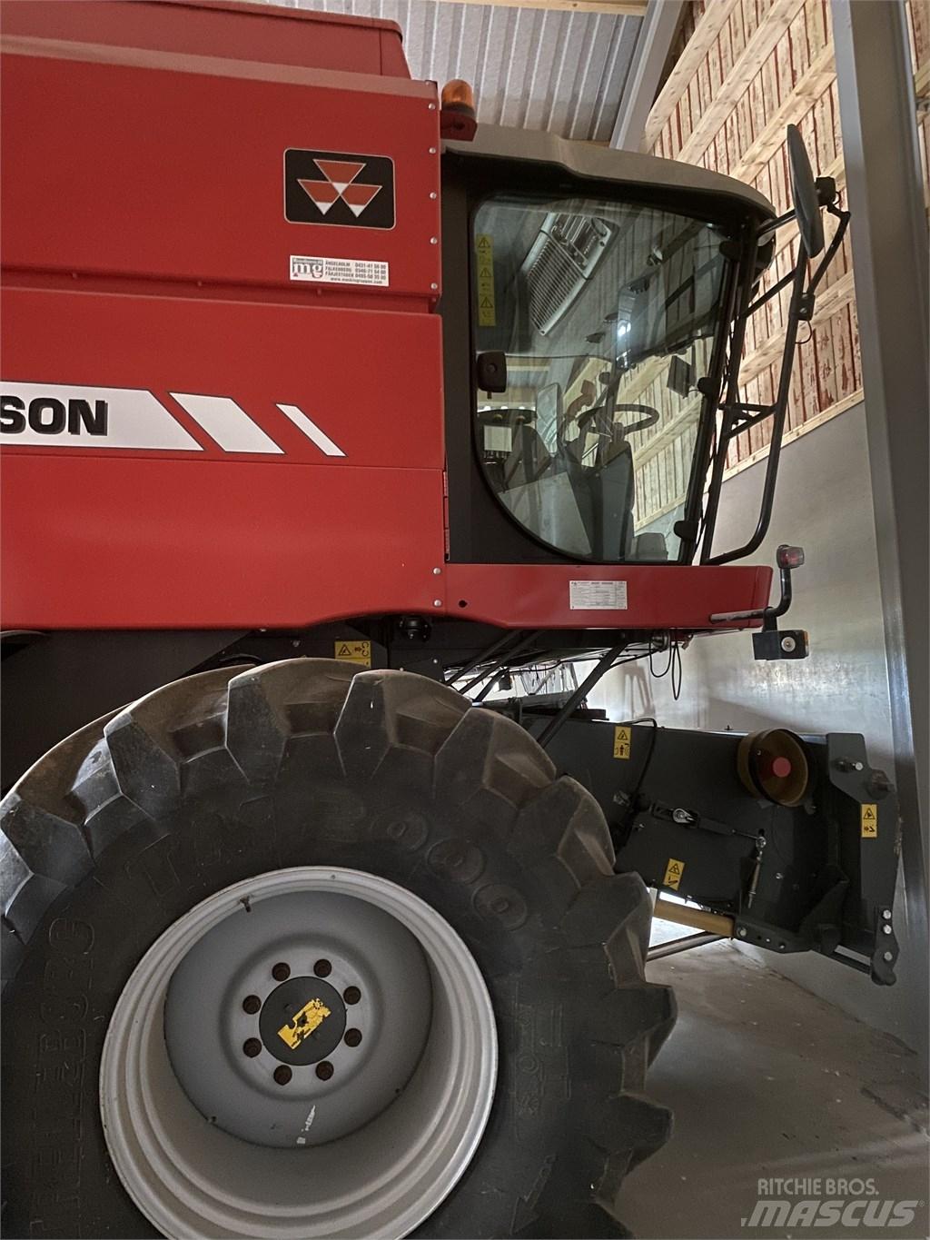 Massey Ferguson 7244 Sklízecí mlátičky
