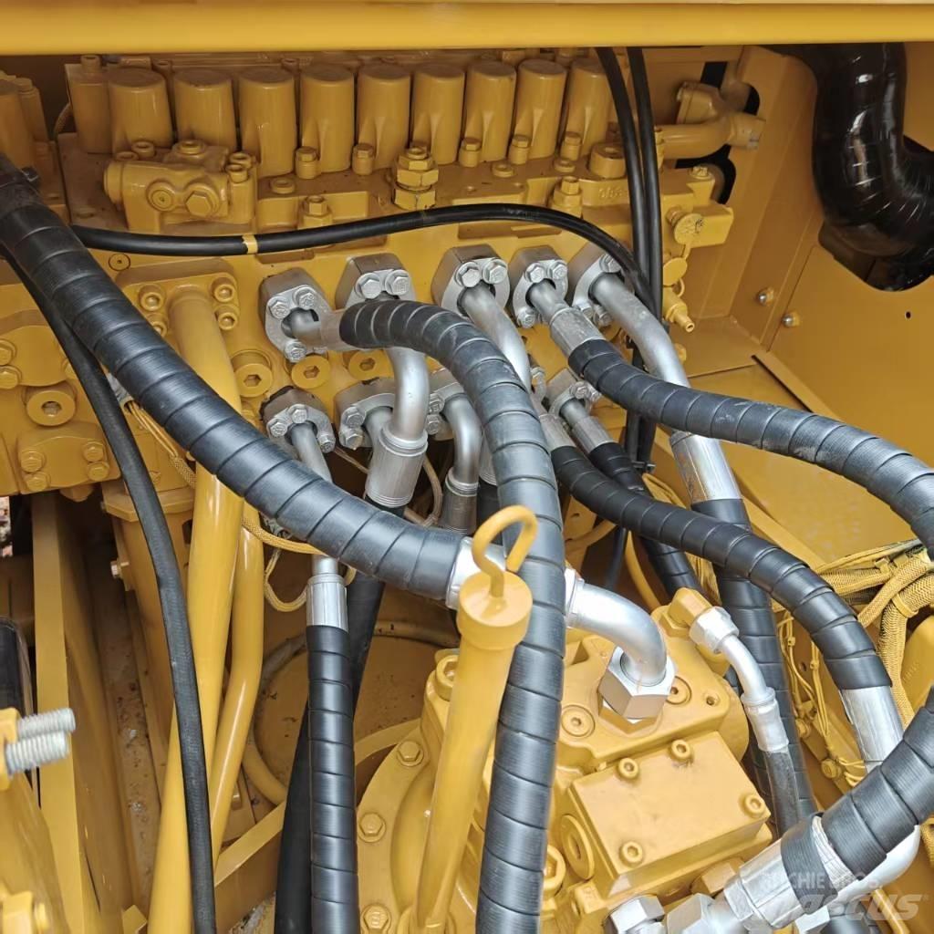 CAT 320 Pásová rýpadla