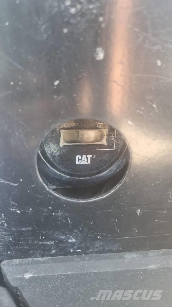 CAT 305.5 Mini rýpadla < 7t