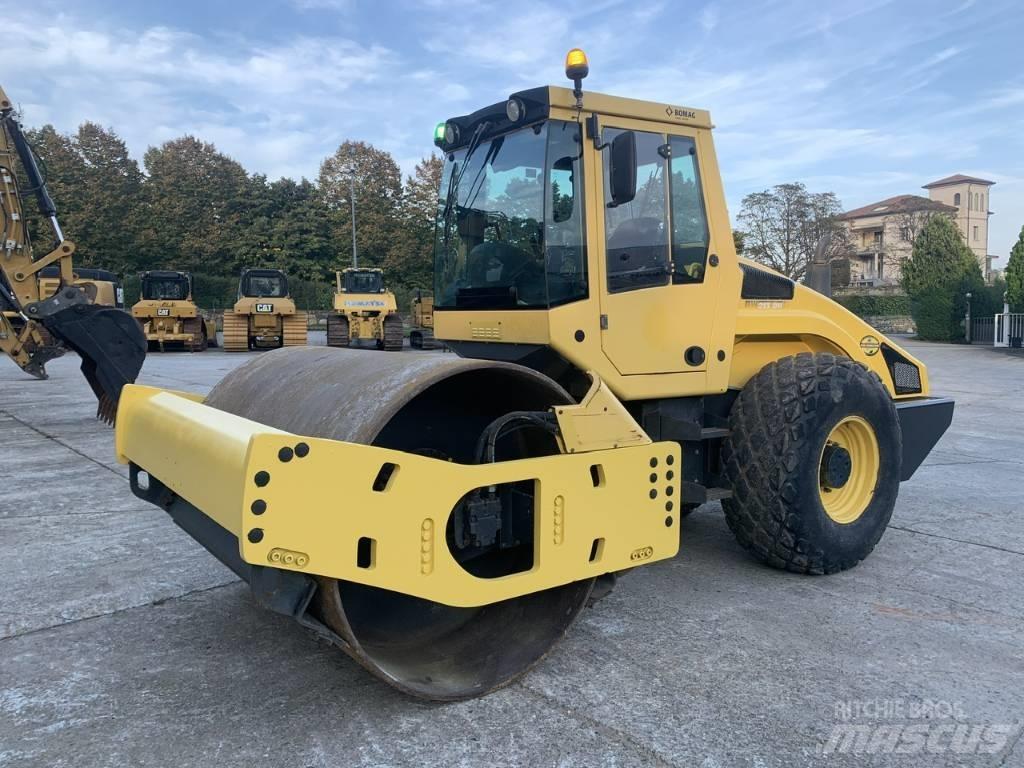 Bomag BW 213 D H-4 Tahačové válce
