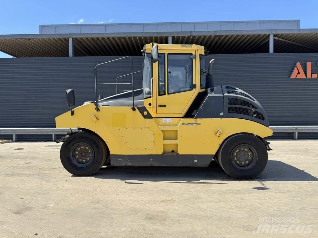Bomag BW 25 RH Pneumatikové válce