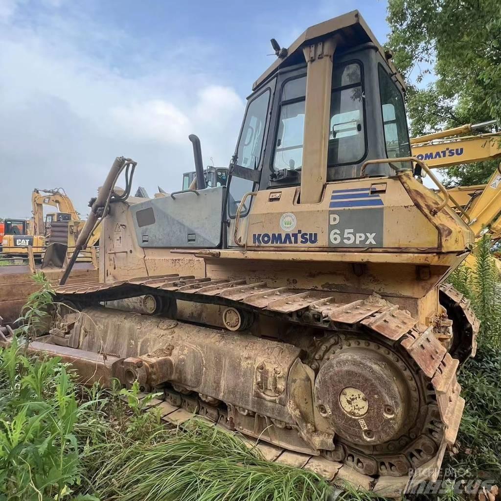 Komatsu D 65 P-12 Pásové dozery