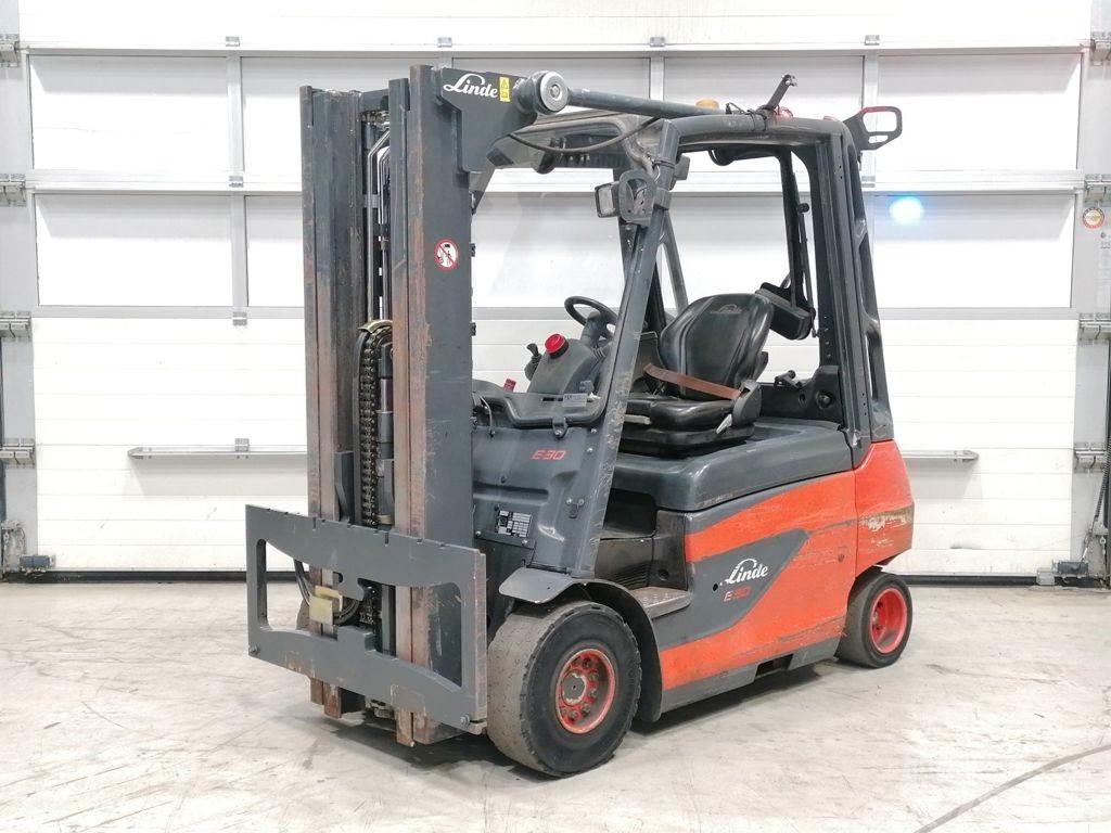 Linde E30-01 Akumulátorové vozíky