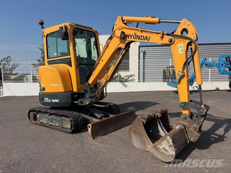 Hyundai R25Z-9 AK Mini rýpadla < 7t
