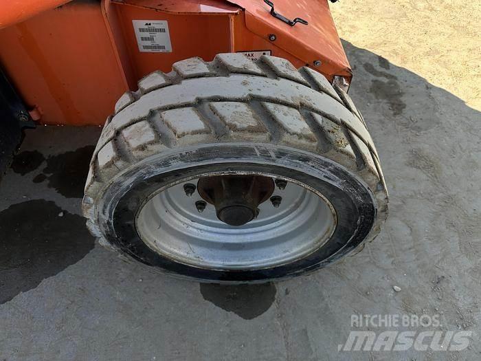 JLG E450AJ Další zvedače a plošiny