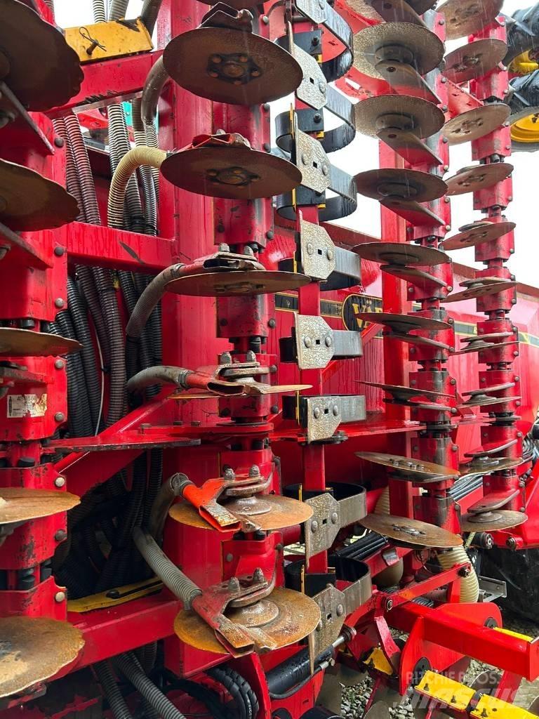 Väderstad Rapid800 Kombinované secí stroje