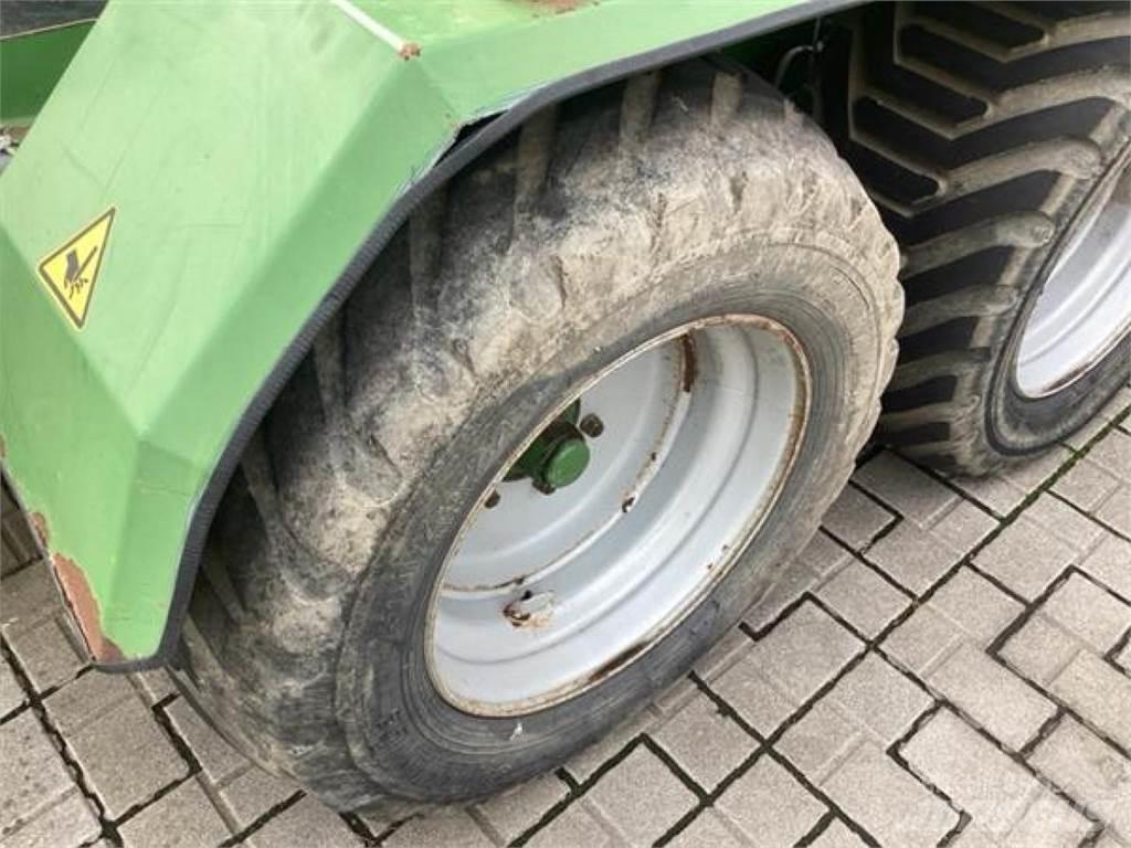 Krone CP 1500 MC Lis na válcové balíky
