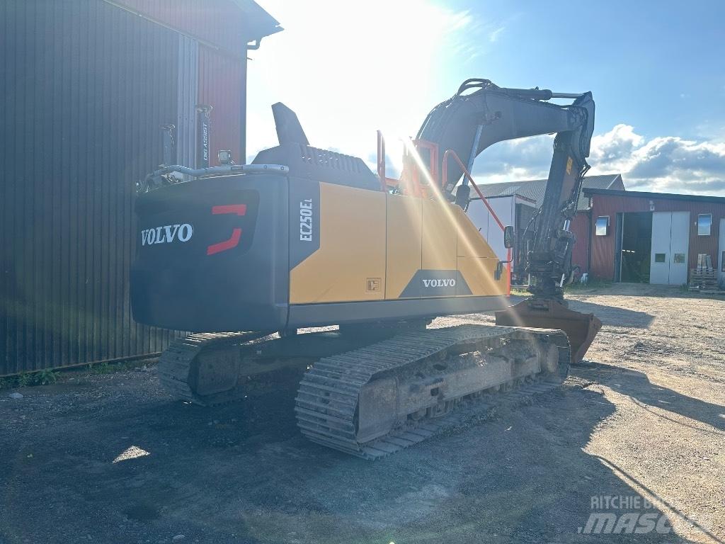 Volvo EC 250 EL Pásová rýpadla
