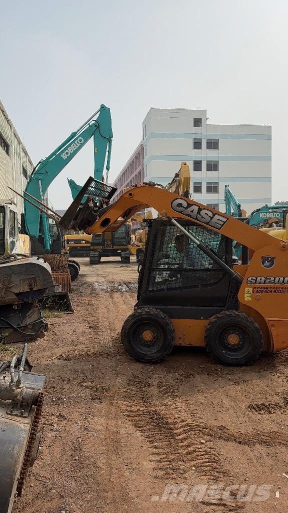 CASE SR200 Smykem řízené nakladače