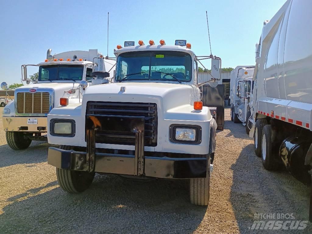 Mack RD 688 S Popelářské vozy