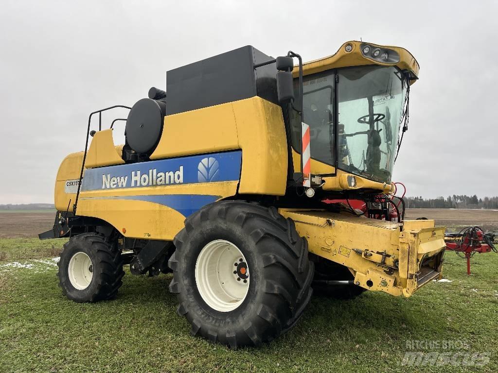 New Holland CSX 7070 Sklízecí mlátičky