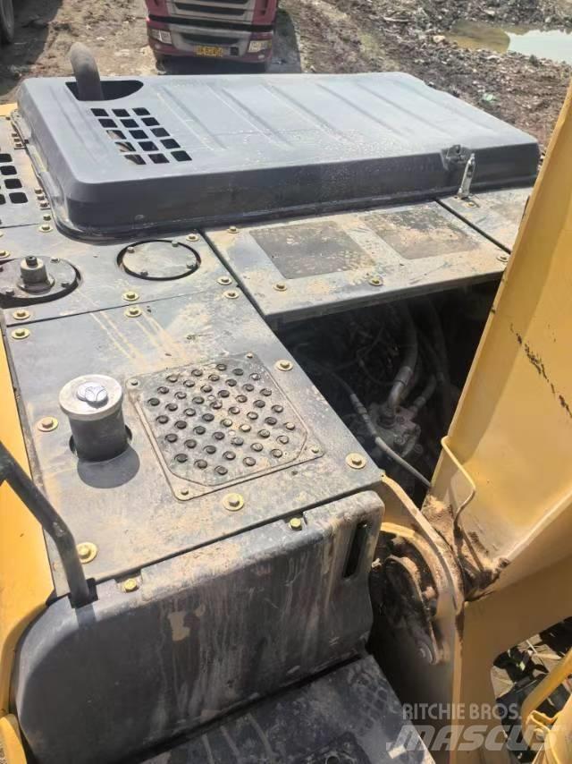 Sumitomo SH200-5 Pásová rýpadla