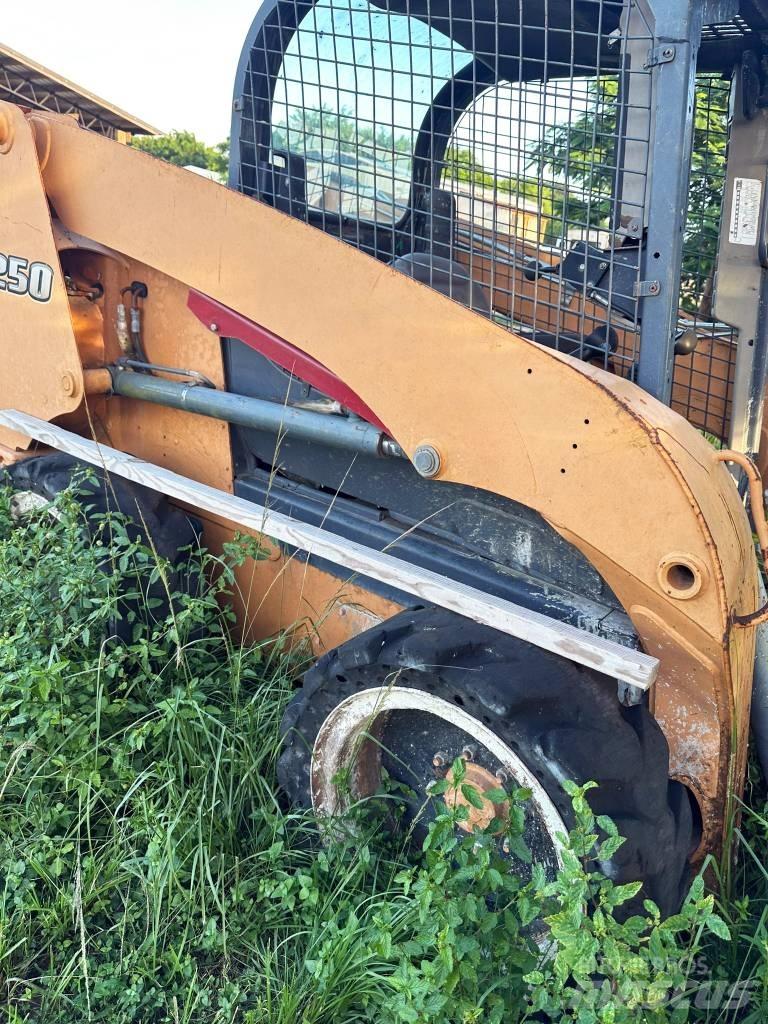 CASE SR 250 Smykem řízené nakladače