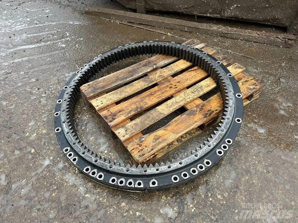 CAT 323 slew ring Nápravy