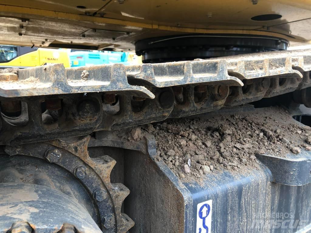 Komatsu 220-8 Pásová rýpadla
