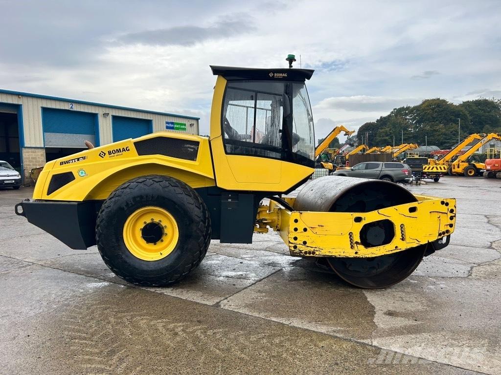Bomag BW213 D-5 Tahačové válce