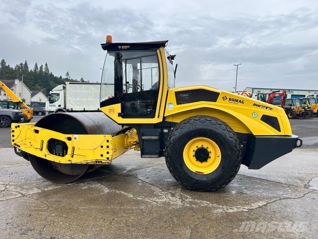 Bomag BW213 D-5 Tahačové válce