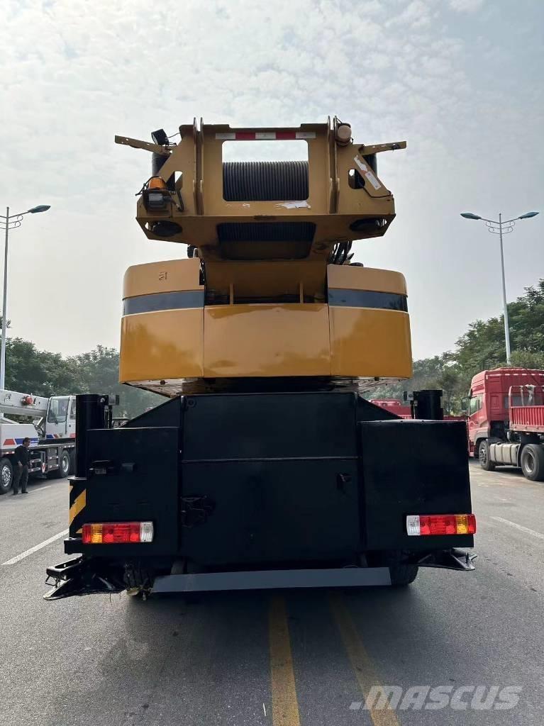 Sany STC1000T Univerzální terénní jeřáby