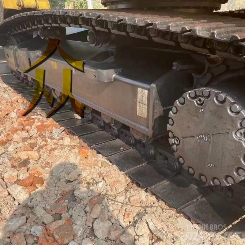 Komatsu PC 200 Pásová rýpadla