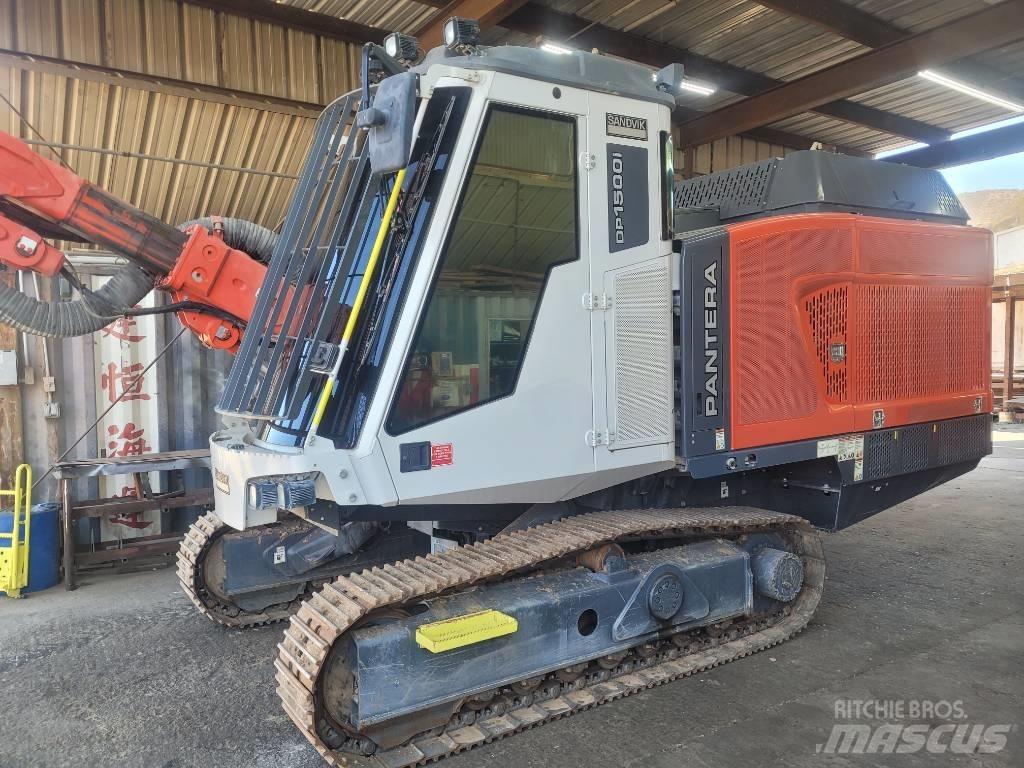 Sandvik DP 1500 i Povrchové vrtací stroje