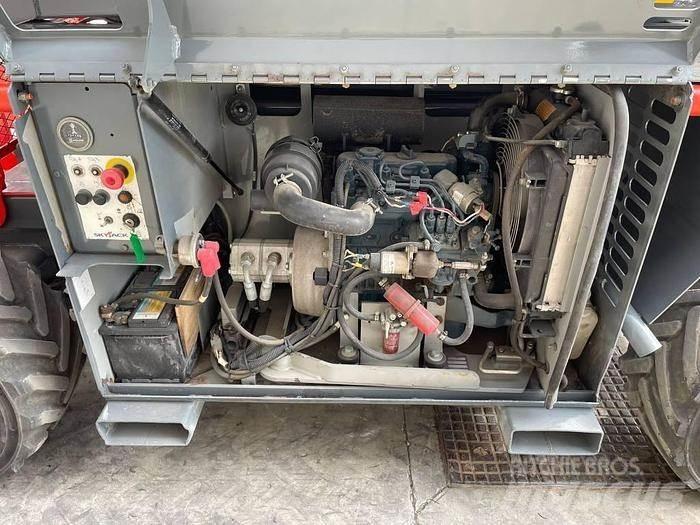 SkyJack SJ6832RT Nůžková zvedací plošina