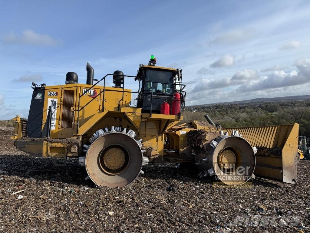CAT 826 Skládkové kompaktory
