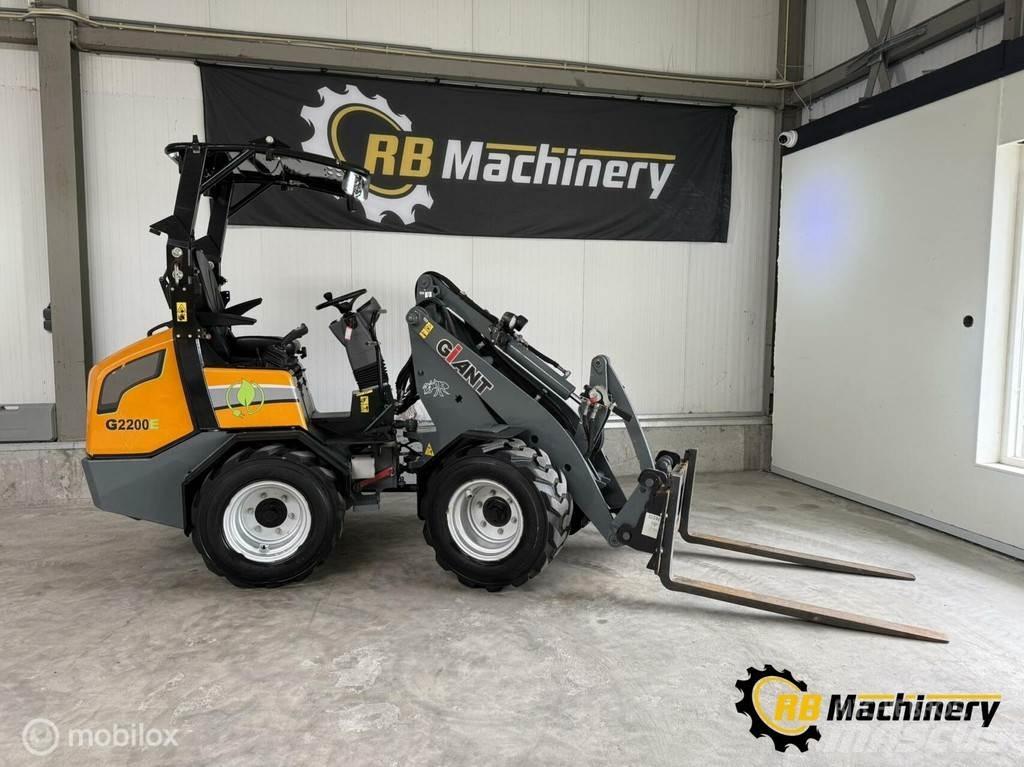 GiANT G2200E Kolové nakladače
