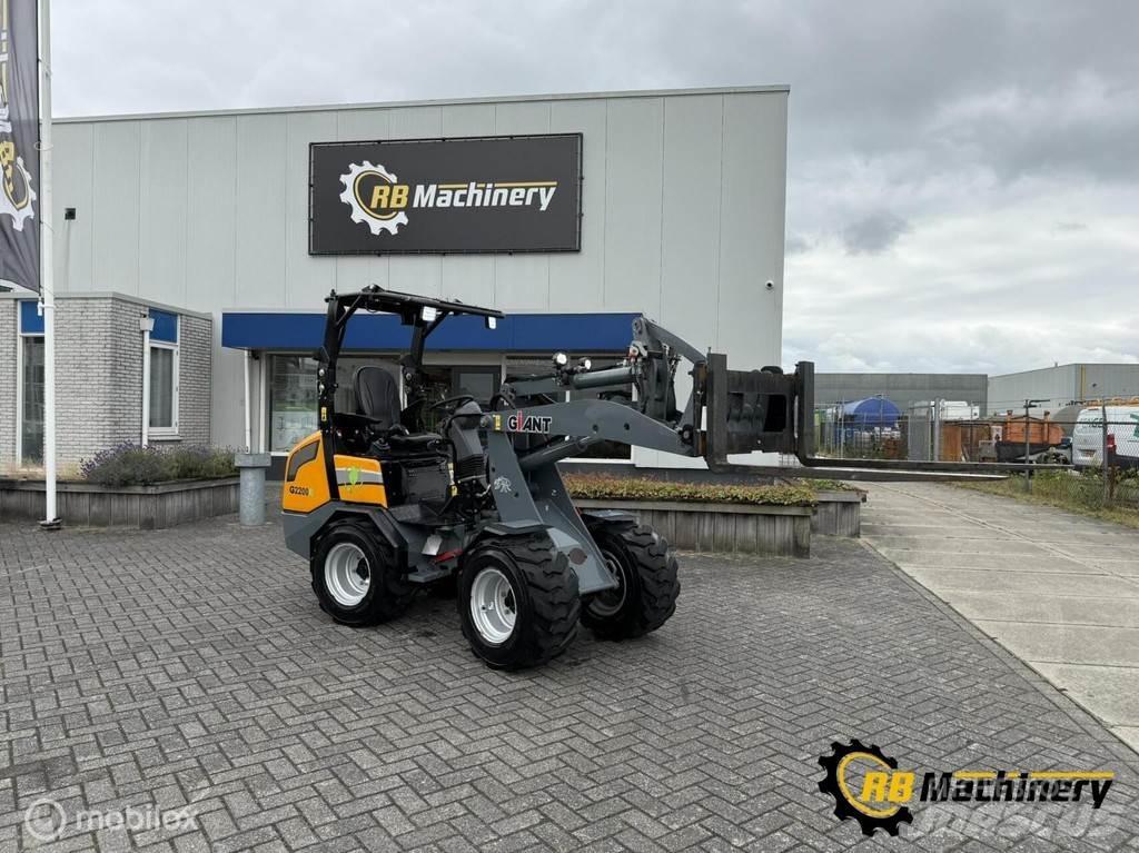 GiANT G2200E Kolové nakladače