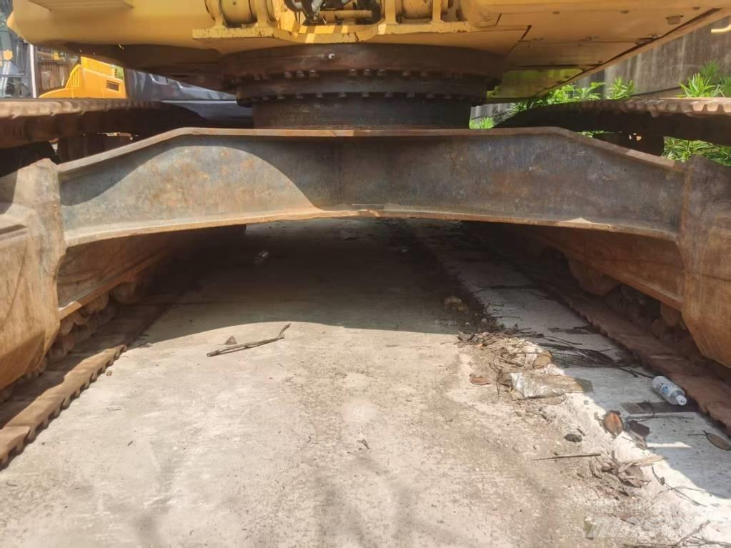 Komatsu PC 400-7 Pásová rýpadla