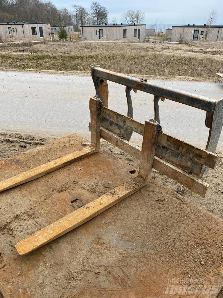 CASE 721 F Kolové nakladače
