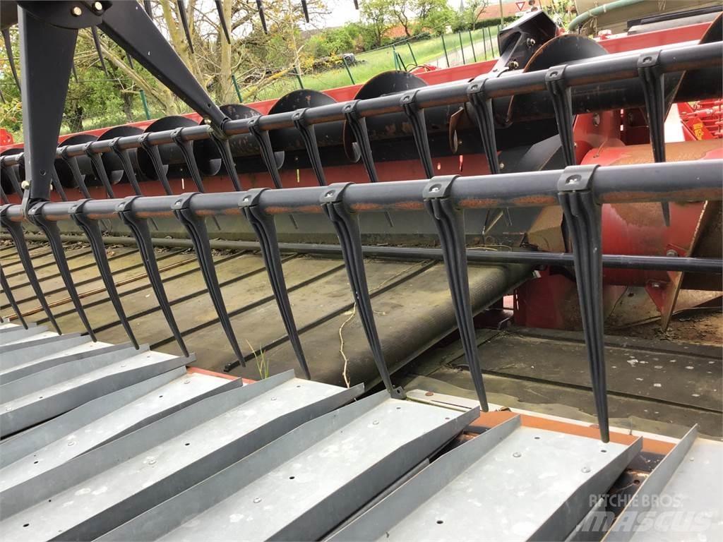 Case IH 3100 Kombajnové hlavice